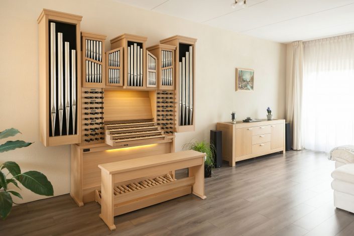 Orgel met Sampleset Marcussen-hoofdorgel uit de Rotterdamse Sint-Laurenskerk in de woonkamer