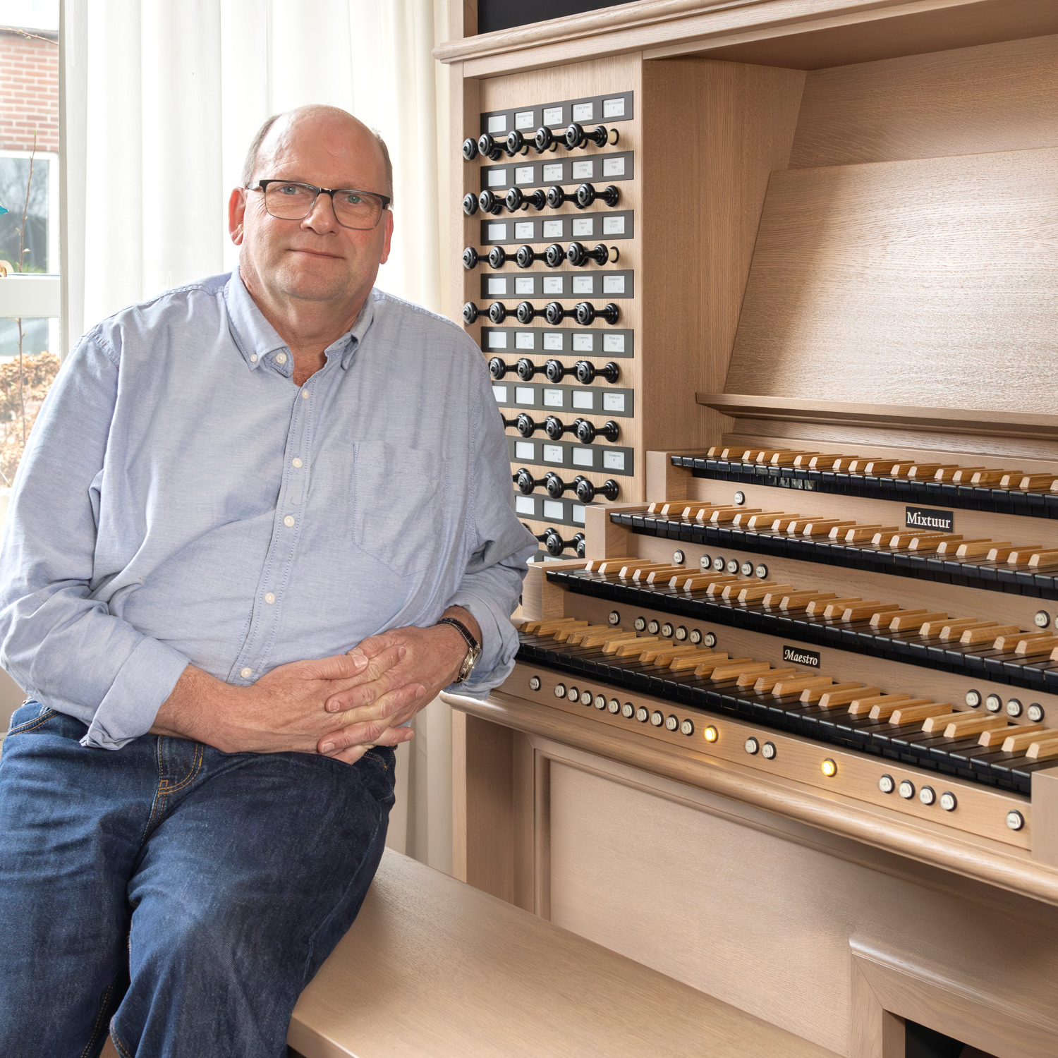 De heer Cammeraat met zijn Mixtuur Maestro IV